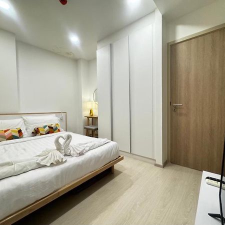 Ekamai 2 Bed Room Bangkok Bagian luar foto