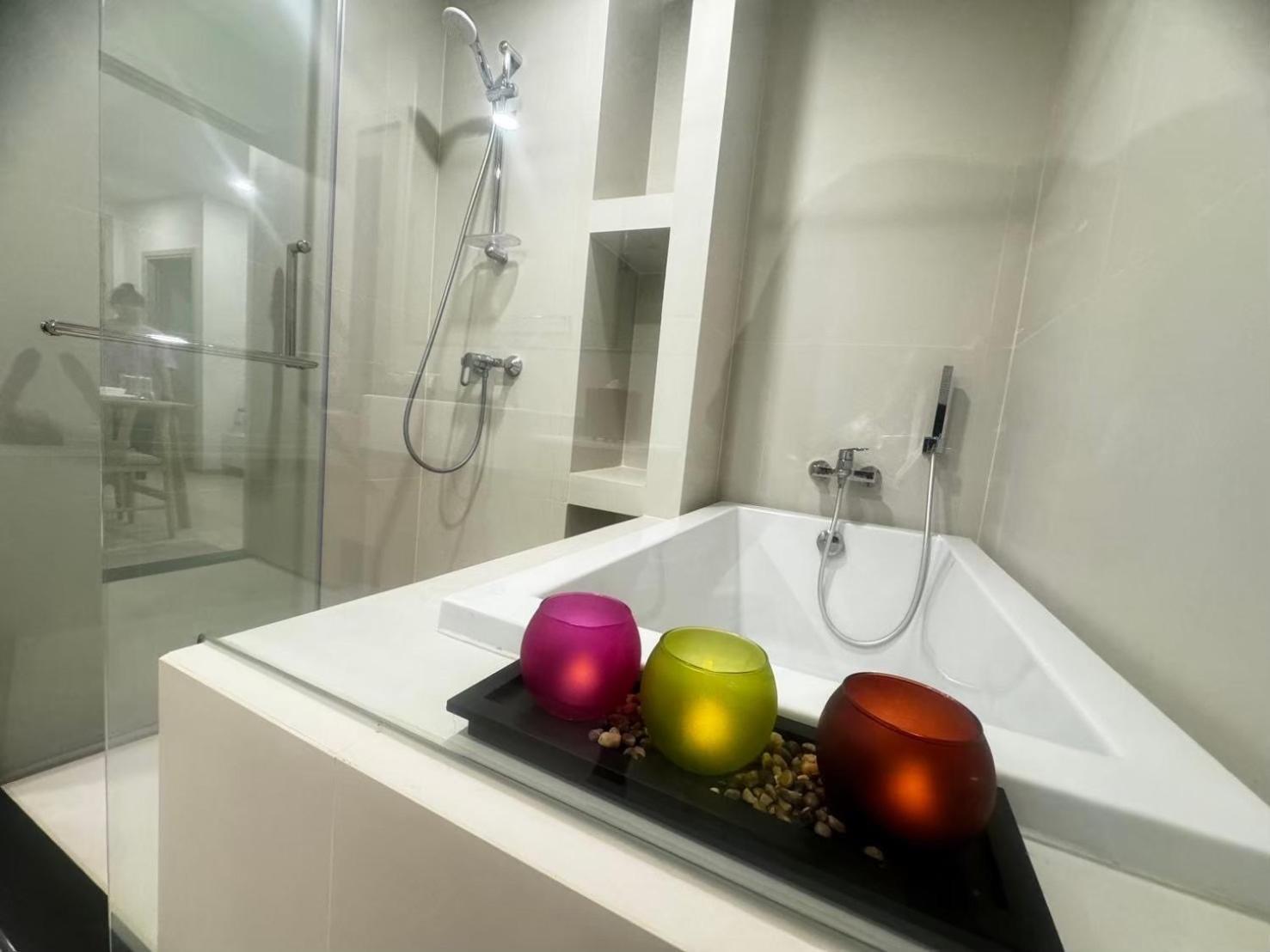 Ekamai 2 Bed Room Bangkok Bagian luar foto