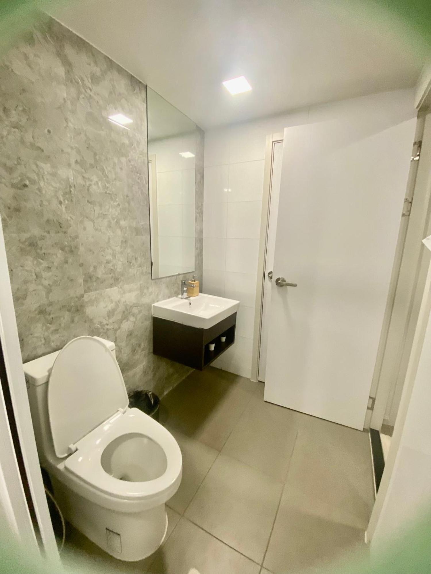 Ekamai 2 Bed Room Bangkok Bagian luar foto